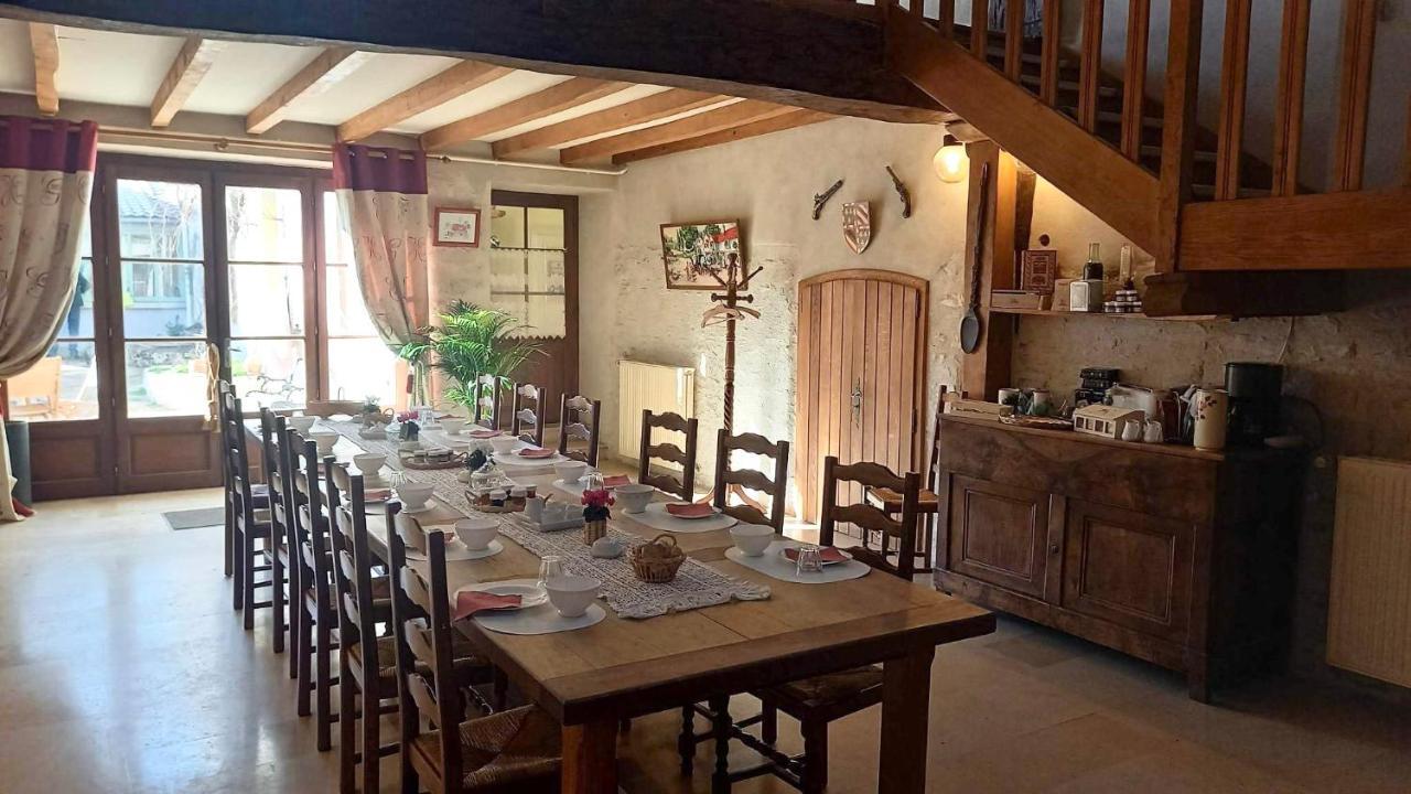 Le Clos Du Merry Joux-la-Ville Luaran gambar