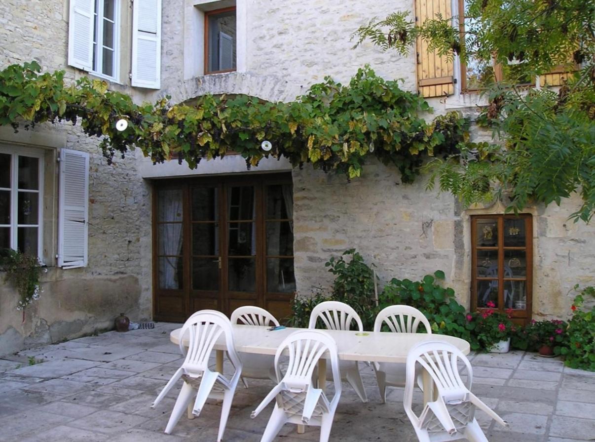 Le Clos Du Merry Joux-la-Ville Luaran gambar